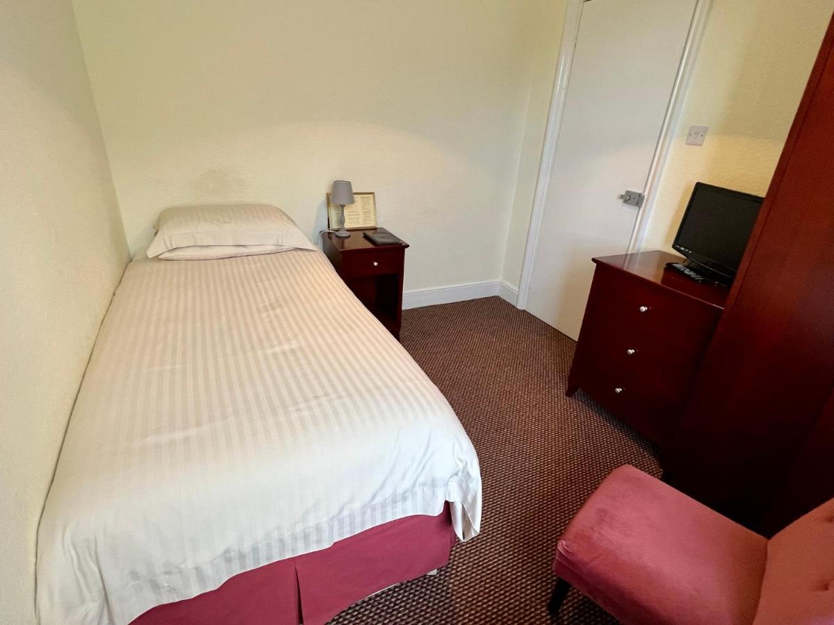 Calverts Hotel - Newport, Isle Of Wight Экстерьер фото